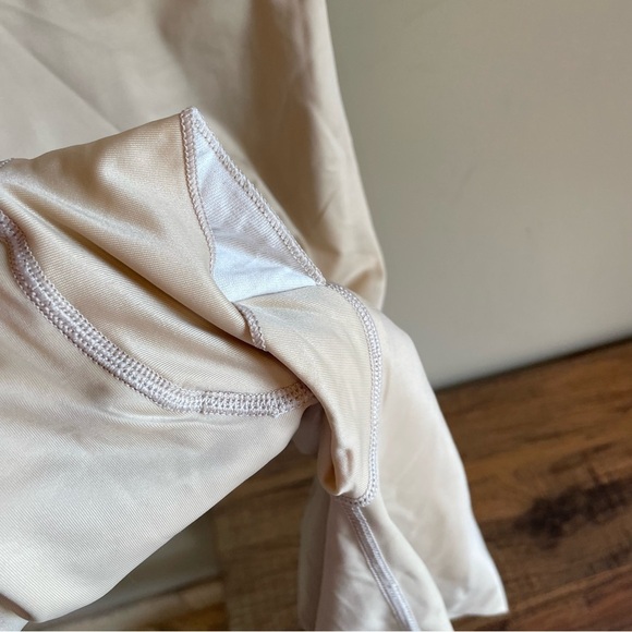 Spanx  Shapewear Size Medium Bottoms Slimming Sculpt - Picture 4 of 4